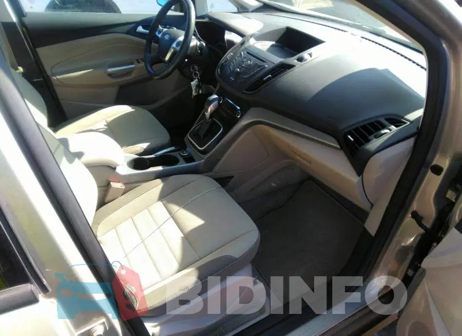 1FADP5AU5GL105806 Photo# 5