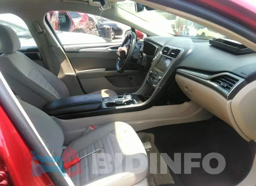 3FA6P0LU3KR240818 Photo# 5