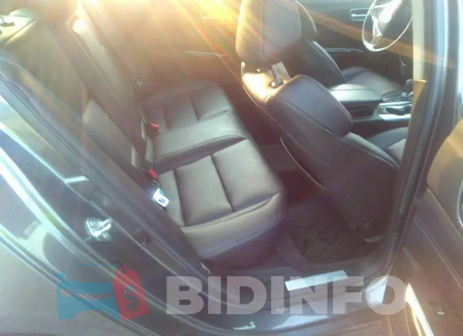 19UUB1F35KA007799 Photo# 8