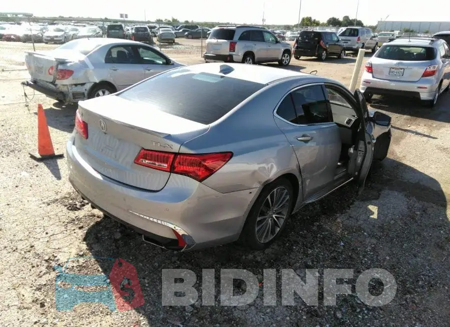 19UUB2F72JA009114 Photo# 4