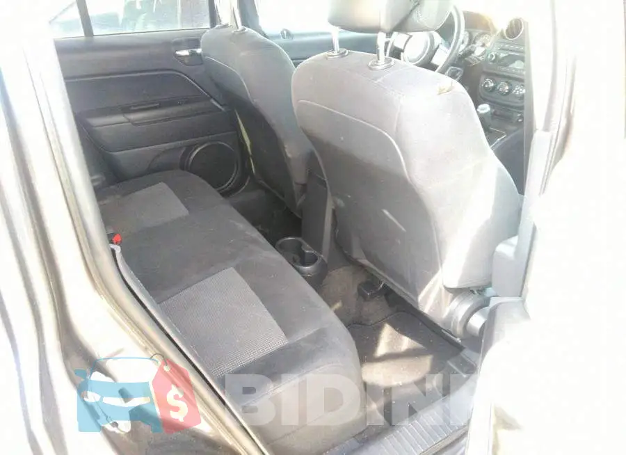 1C4NJPBAXFD107754 Photo# 8