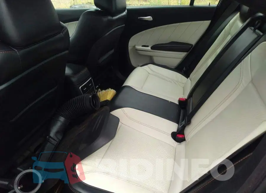 2C3CDXJG1GH357624 Photo# 8