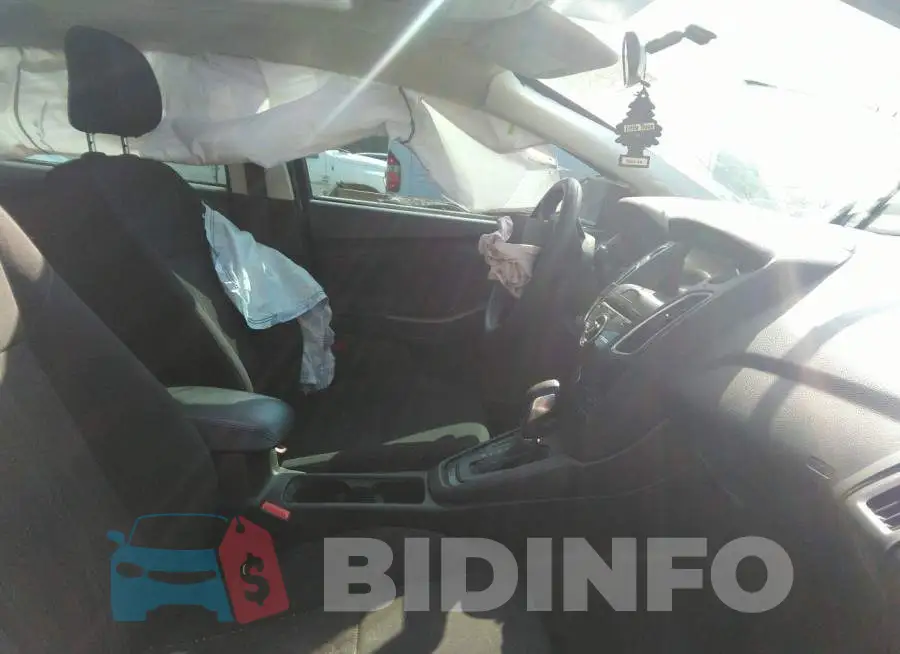 1FADP3M21JL211174 Photo# 5