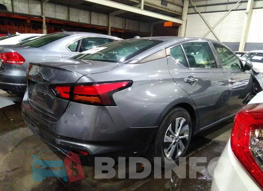 004BL4BV1KC120851 Photo# 4