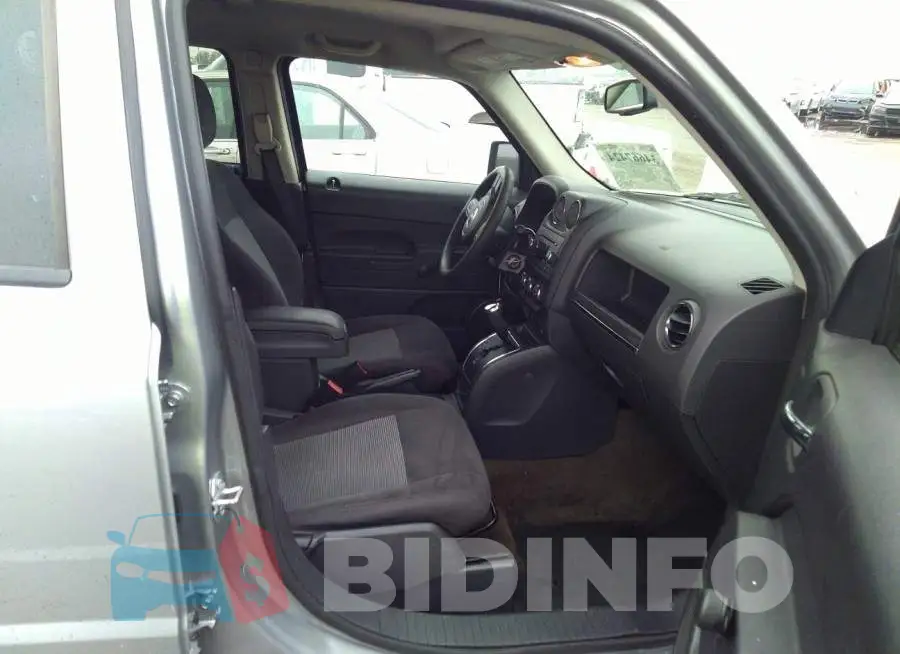 1C4NJPBB3GD808128 Photo# 5