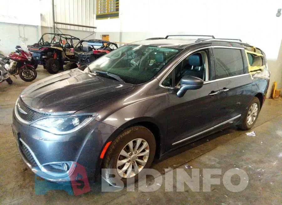 2C4RC1EG2JR139421 Photo# 2