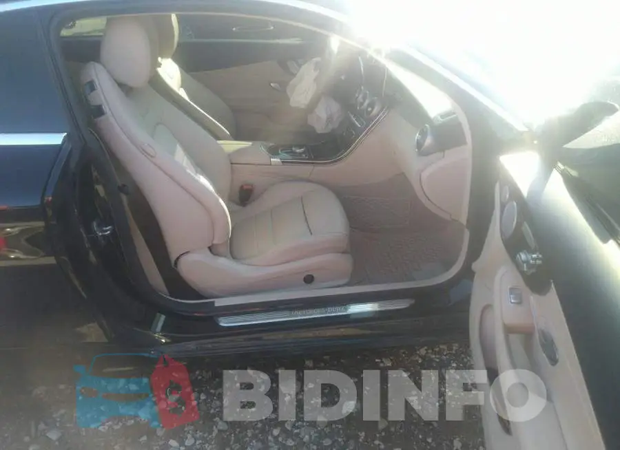 WDDWJ8DB1KF801852 Photo# 5