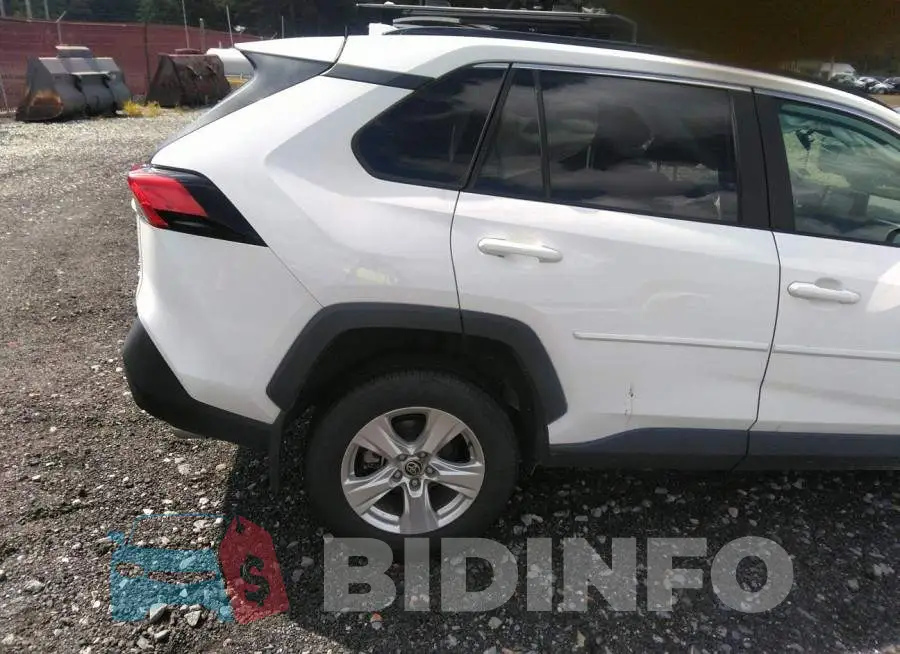 2T3P1RFV9MC217553 Photo# 4