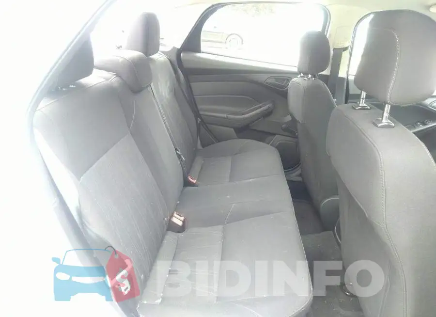1FADP3E25GL335231 Photo# 8
