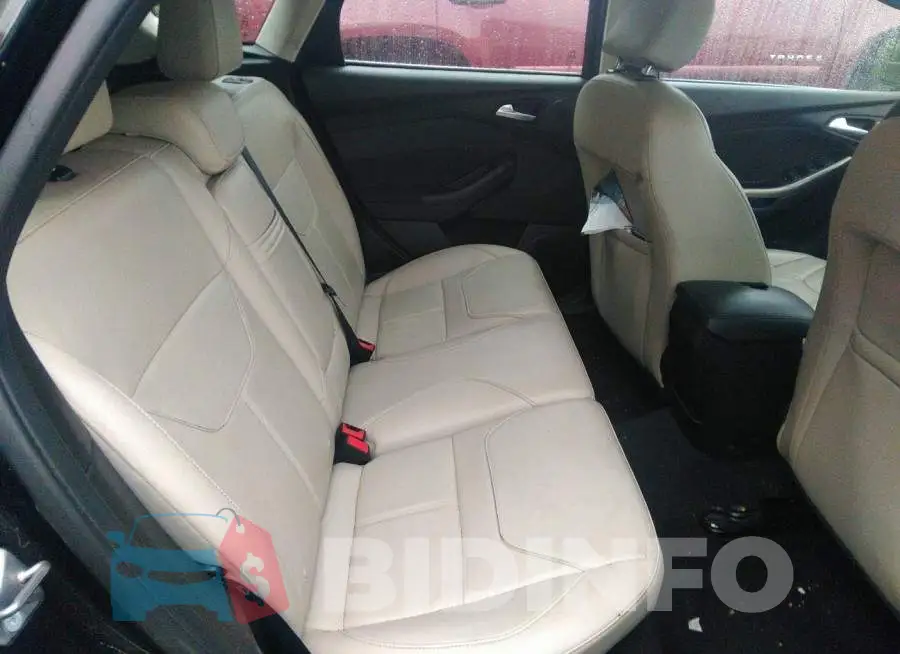 1FADP3N21GL299599 Photo# 8