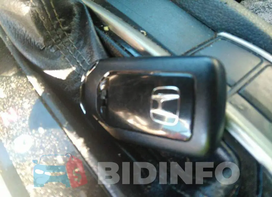 19XFC2F84HE079475 Photo# 11