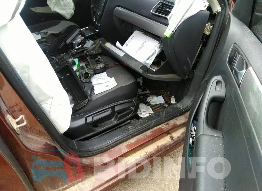 3VW167AJ2HM240708 Photo# 5