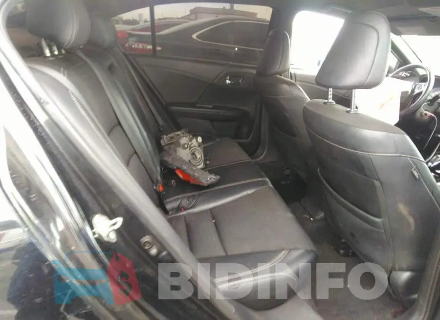 1HGCR2F56HA142135 Photo# 8
