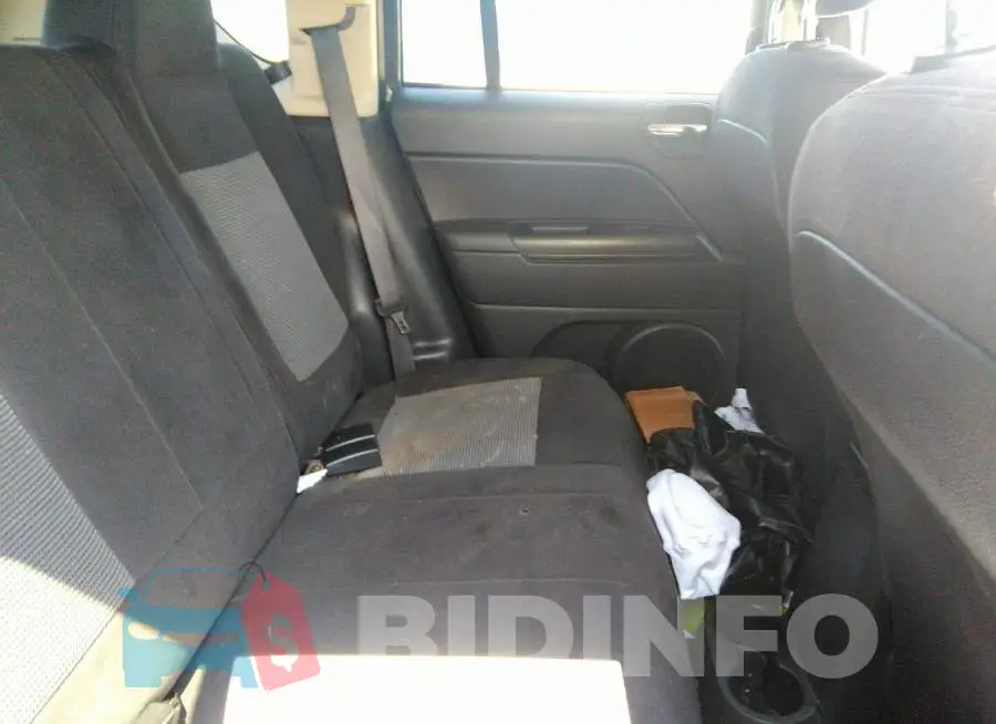 1C4NJCBA4HD123783 Photo# 8