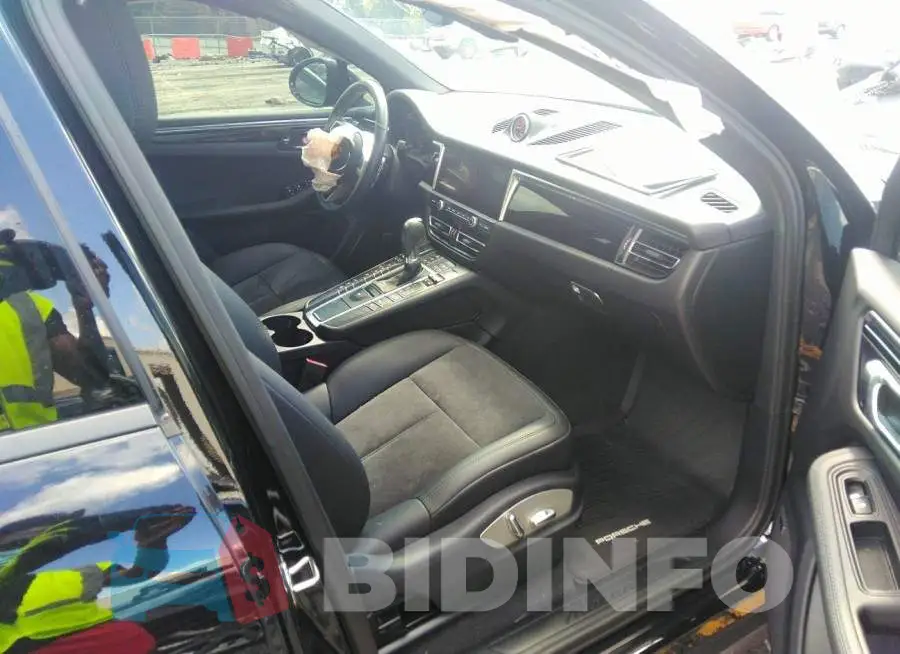 WP1AA2A50MLB09777 Photo# 5