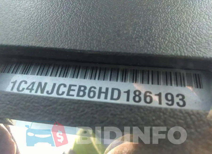 1C4NJCEB6HD186193 Photo# 9