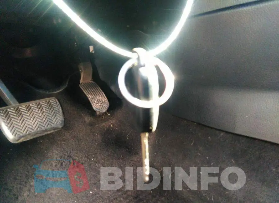 2T1BURHE6HC928222 Photo# 11