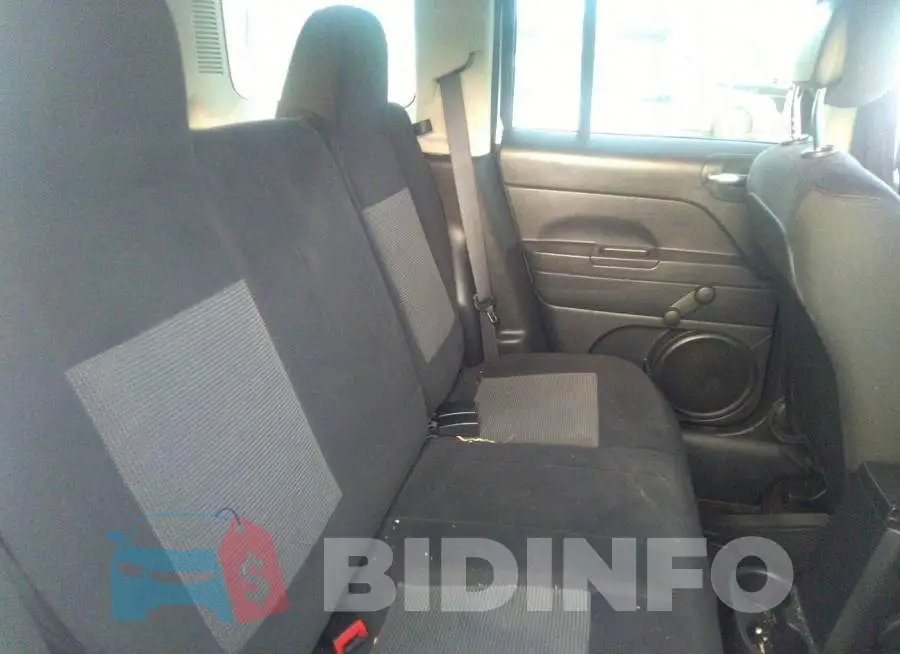 1C4NJPBB1FD139601 Photo# 8