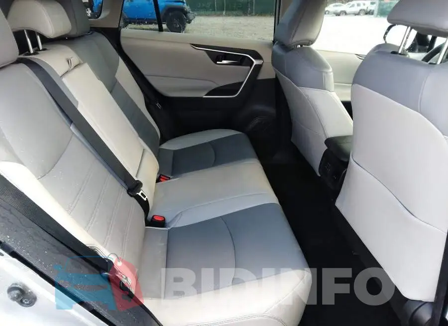 2T3A1RFV6MC142817 Photo# 8