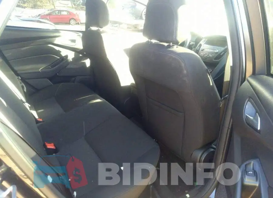 1FADP3F27JL303323 Photo# 8