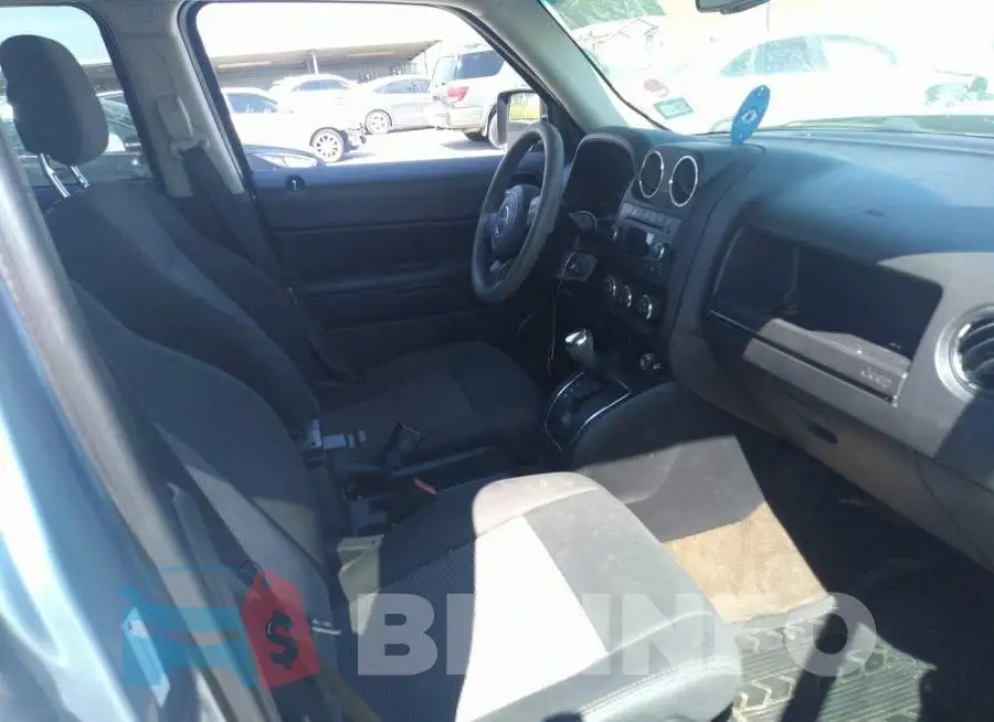 1C4NJPBB7DD165942 Photo# 5