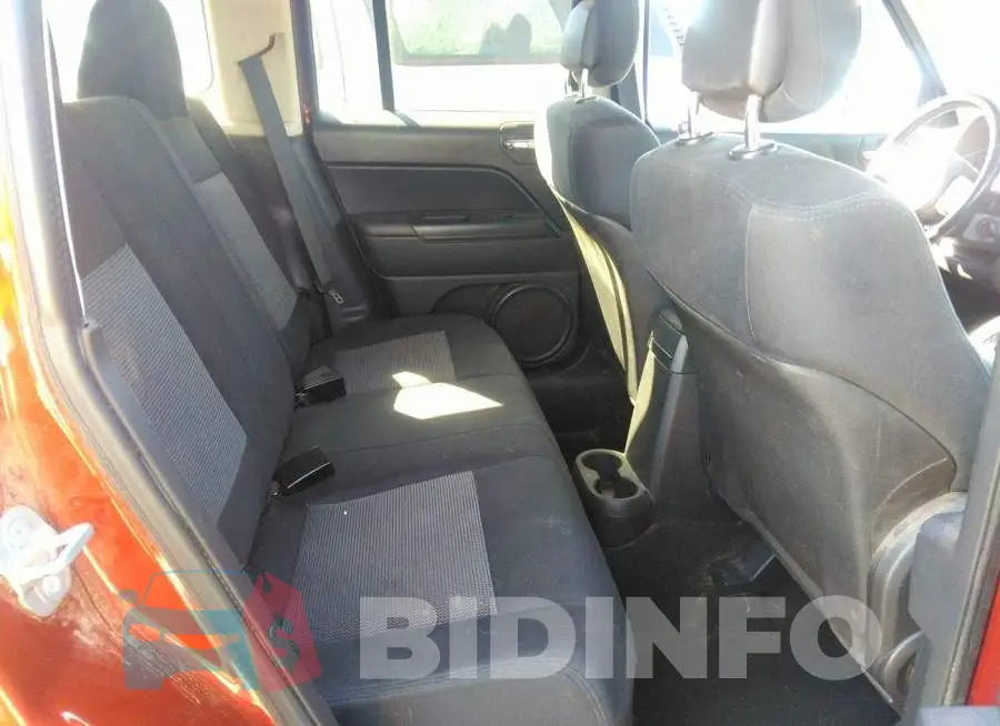 1C4NJPFB2CD602593 Photo# 8