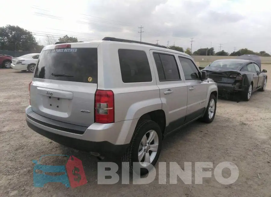 1C4NJPFB2CD610578 Photo# 4