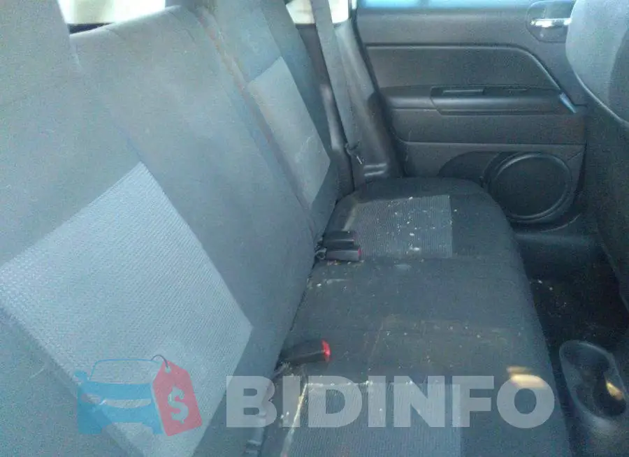 1C4NJRBB5CD603299 Photo# 8