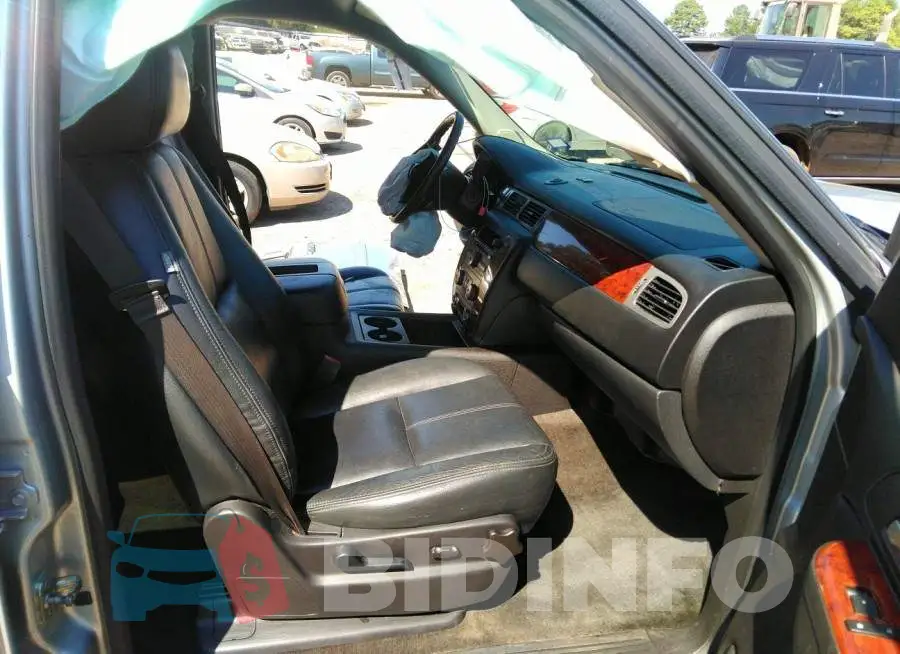 1GNSCAE0XDR209074 Photo# 5