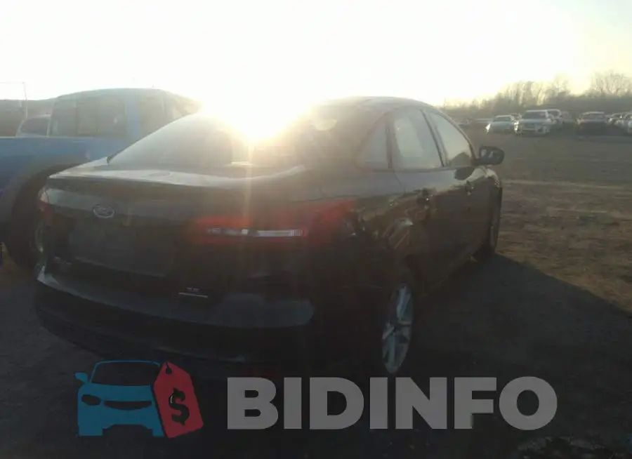 1FADP3F22GL397992 Photo# 4