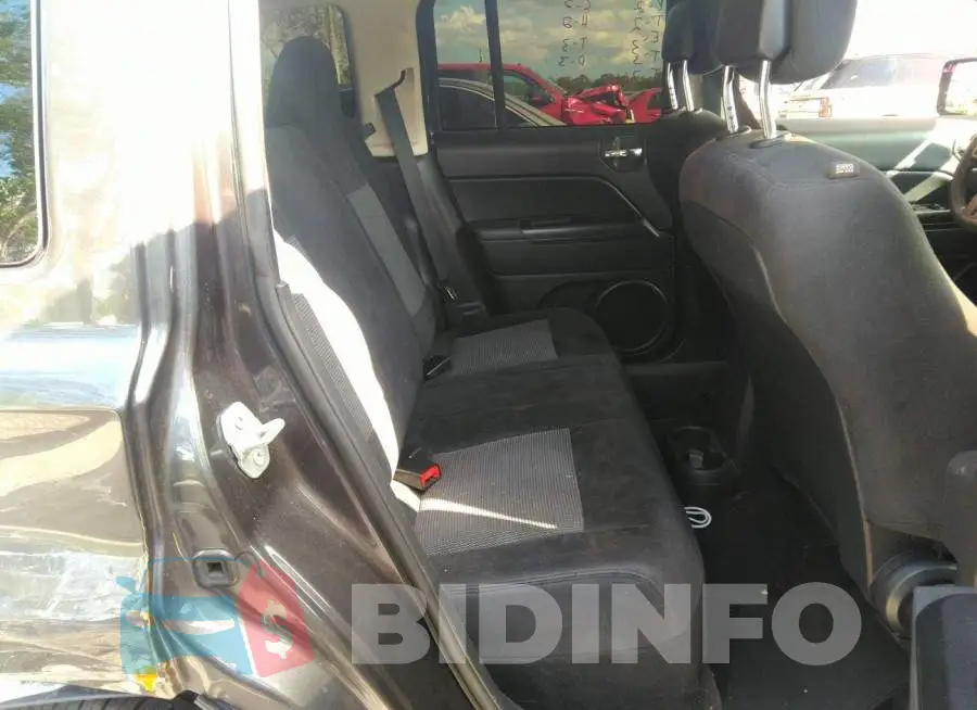 1C4NJPBB4FD139253 Photo# 8