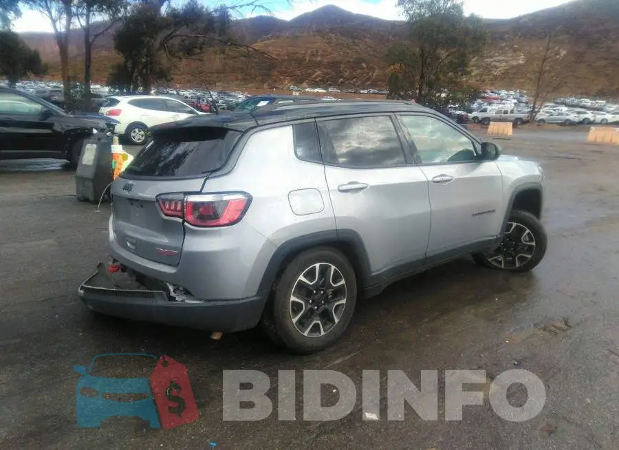3C4NJDDB9LT177708 Photo# 4