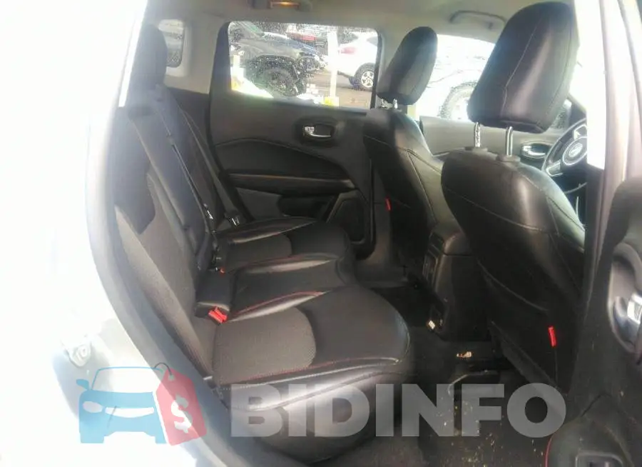 3C4NJDDB9LT177708 Photo# 8