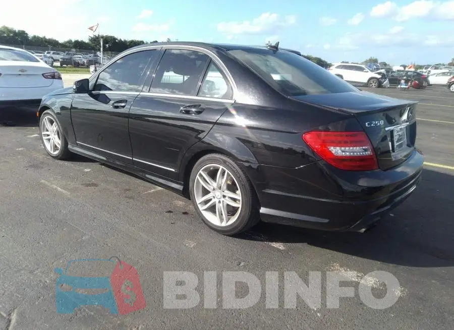 WDDGF4HB7DR273549 Photo# 3