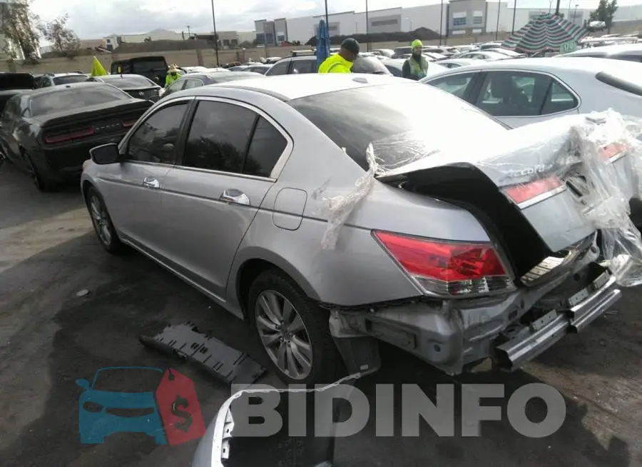 1HGCP3F83CA040435 Photo# 3