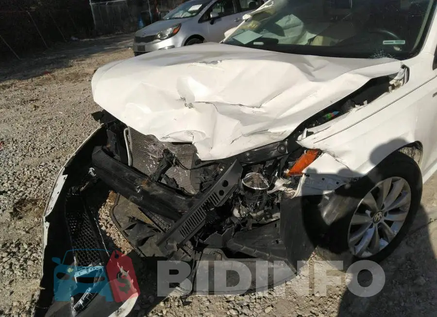 1VWAT7A32FC017562 Photo# 6