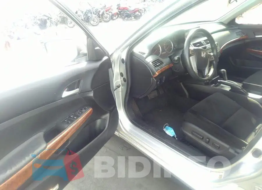 1HGCP2F74CA210416 Photo# 5