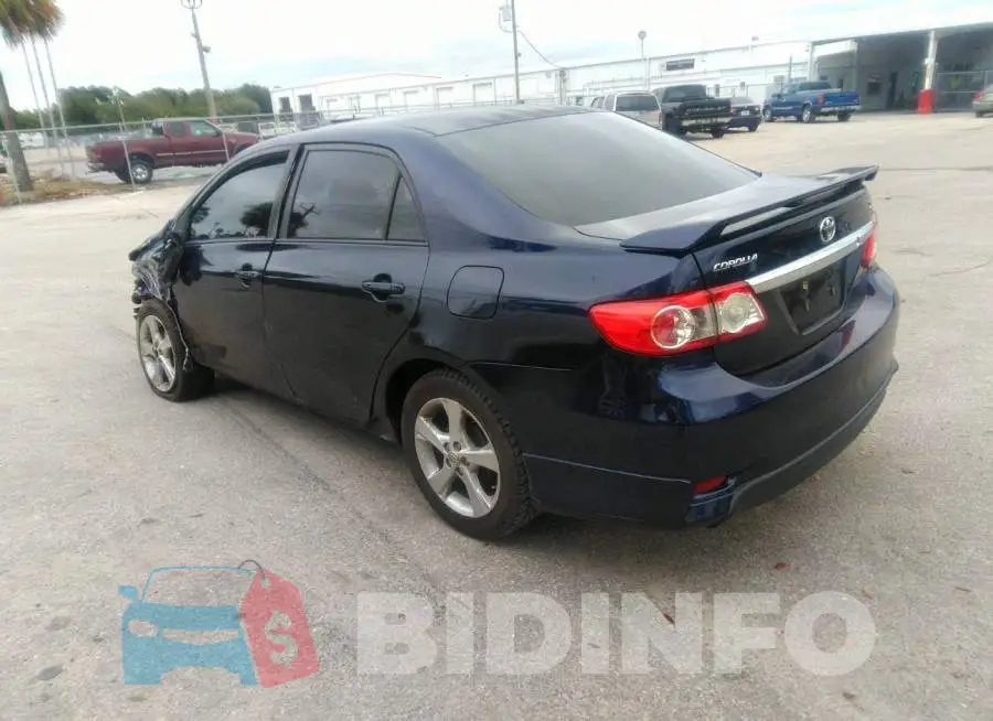 2T1BU4EE9DC123588 Photo# 3