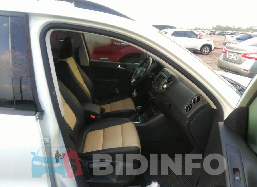 WVGAV7AX1GW527879 Photo# 5