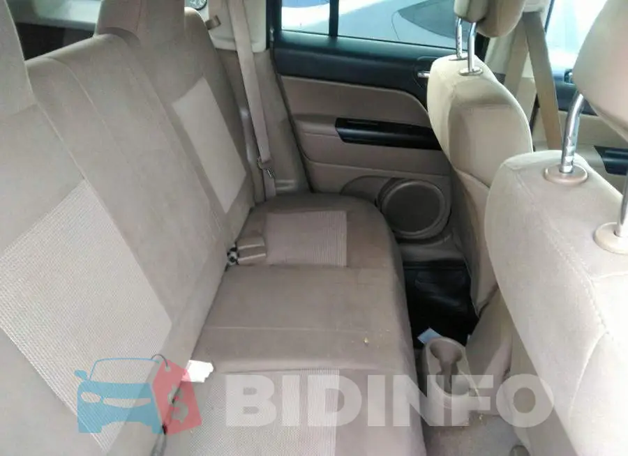 1C4NJPBB8CD511608 Photo# 8