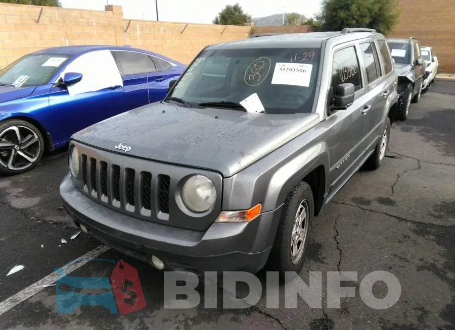 1C4NJPBB8CD511608 Photo# 2