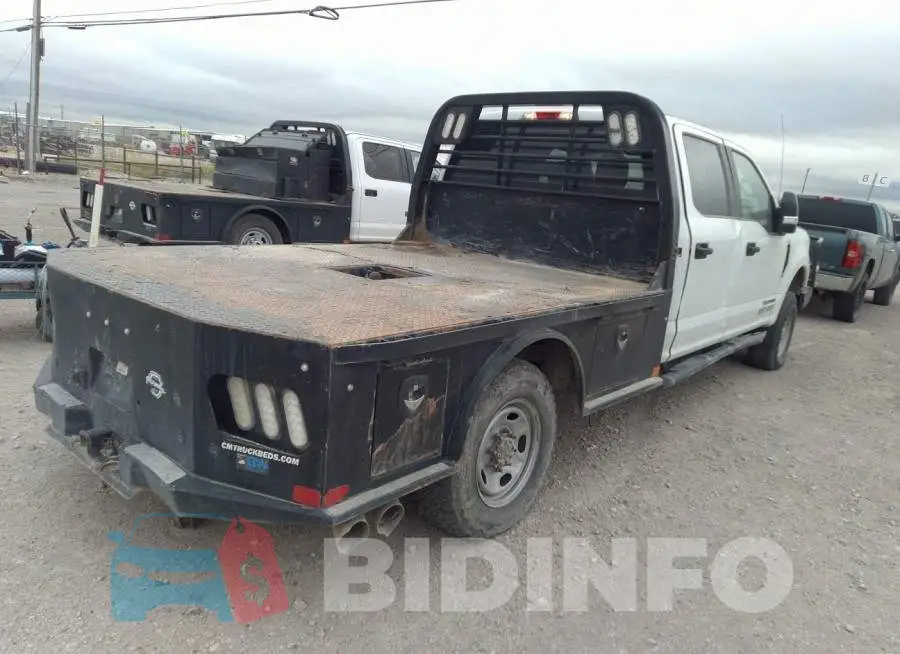 1FT7W2BT2JEB73068 Photo# 4