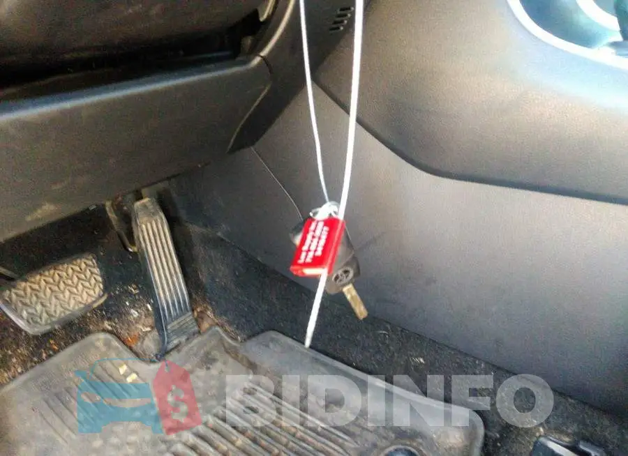 JTMF1RFV1KD506575 Photo# 11