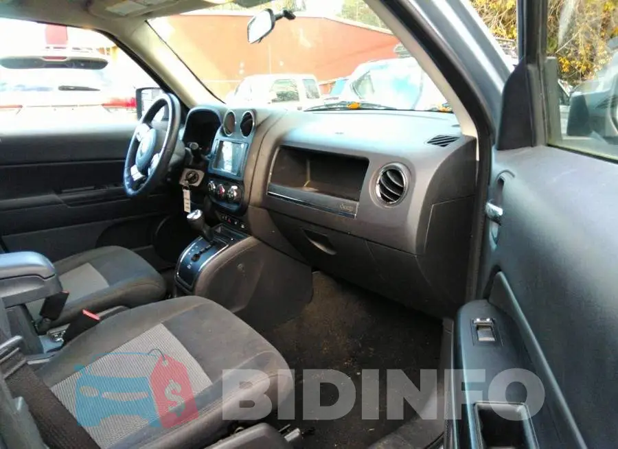 1C4NJRAB1DD114028 Photo# 5