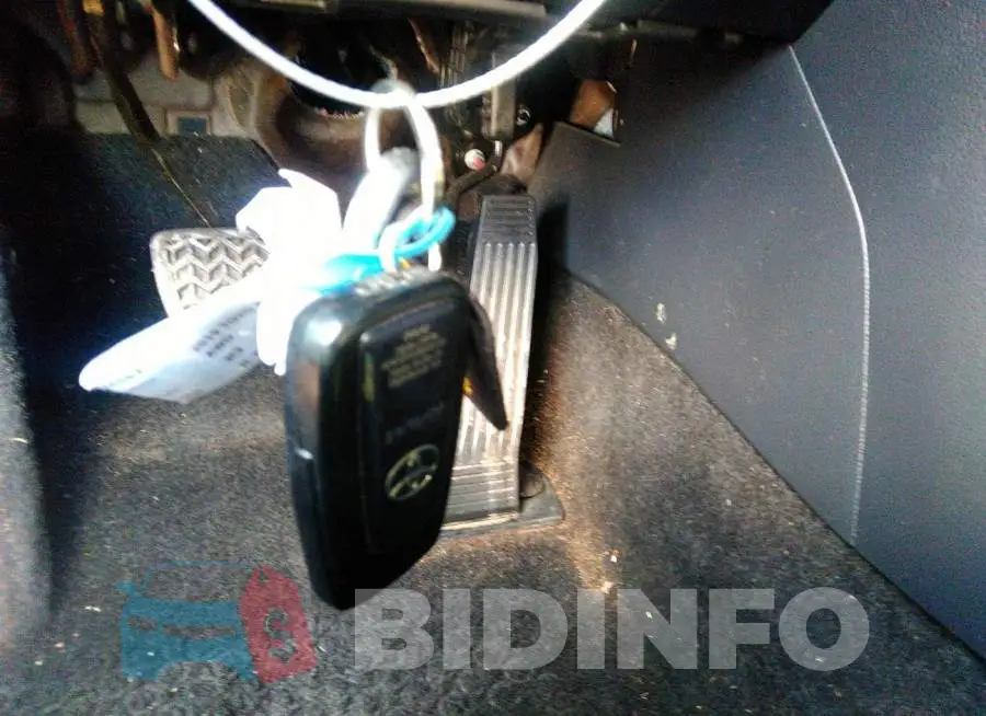 2T3J1RFV3KW021643 Photo# 11