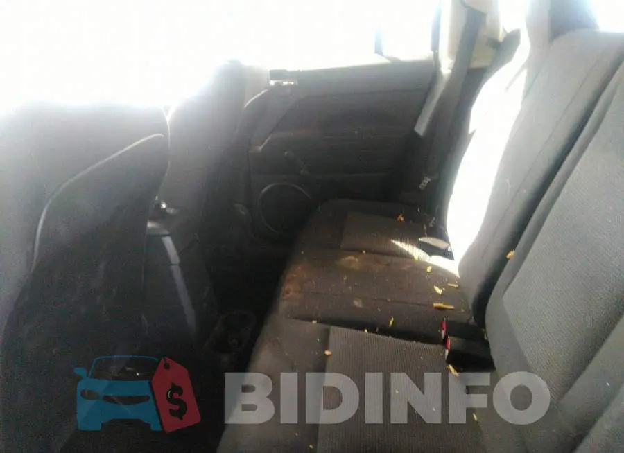 1C4NJRBB1FD292376 Photo# 8