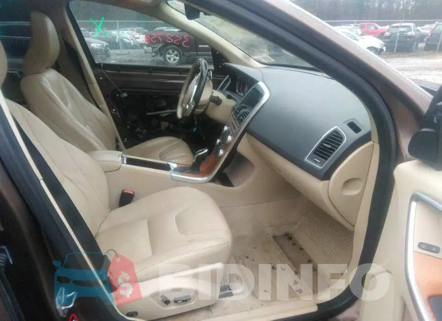 YV4902RK5F2717723 Photo# 5