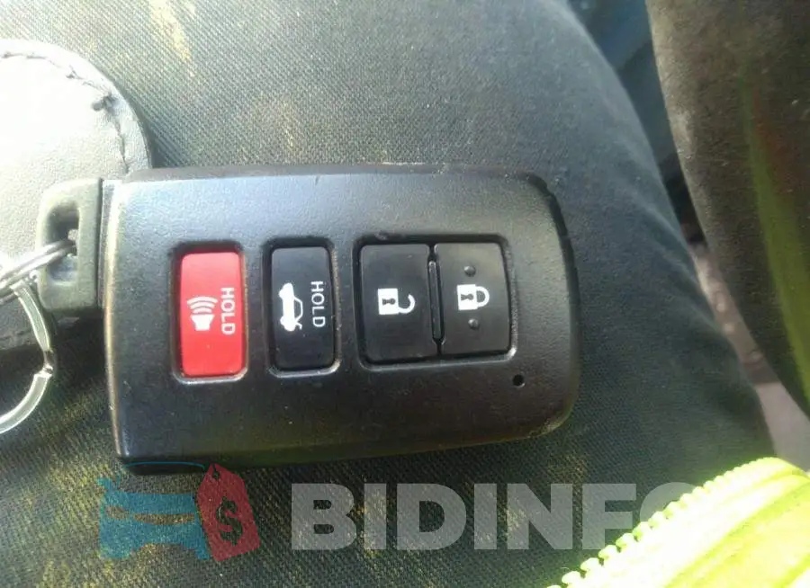 4T1BD1FK5HU211240 Photo# 11