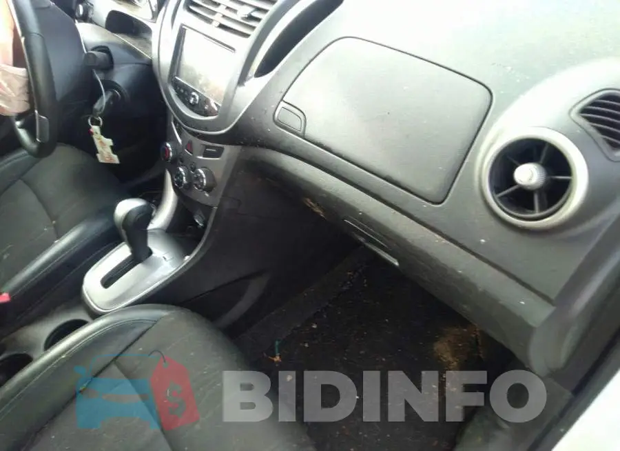 KL7CJLSB5GB748975 Photo# 5