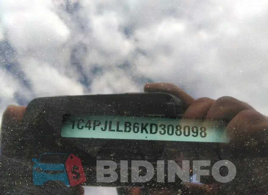 1C4PJLLB6KD308098 Photo# 9